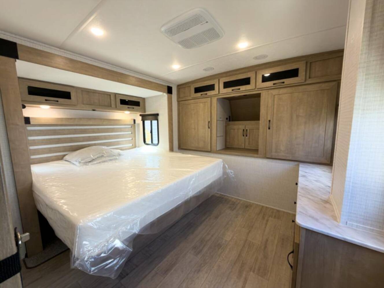 A photo of this 2025 Palomino SolAire 3200TSBH