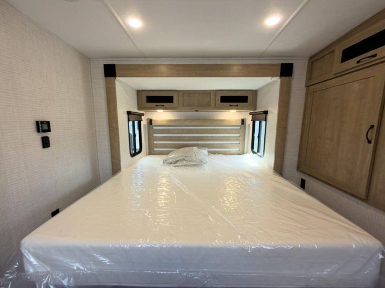 A photo of this 2025 Palomino SolAire 3200TSBH