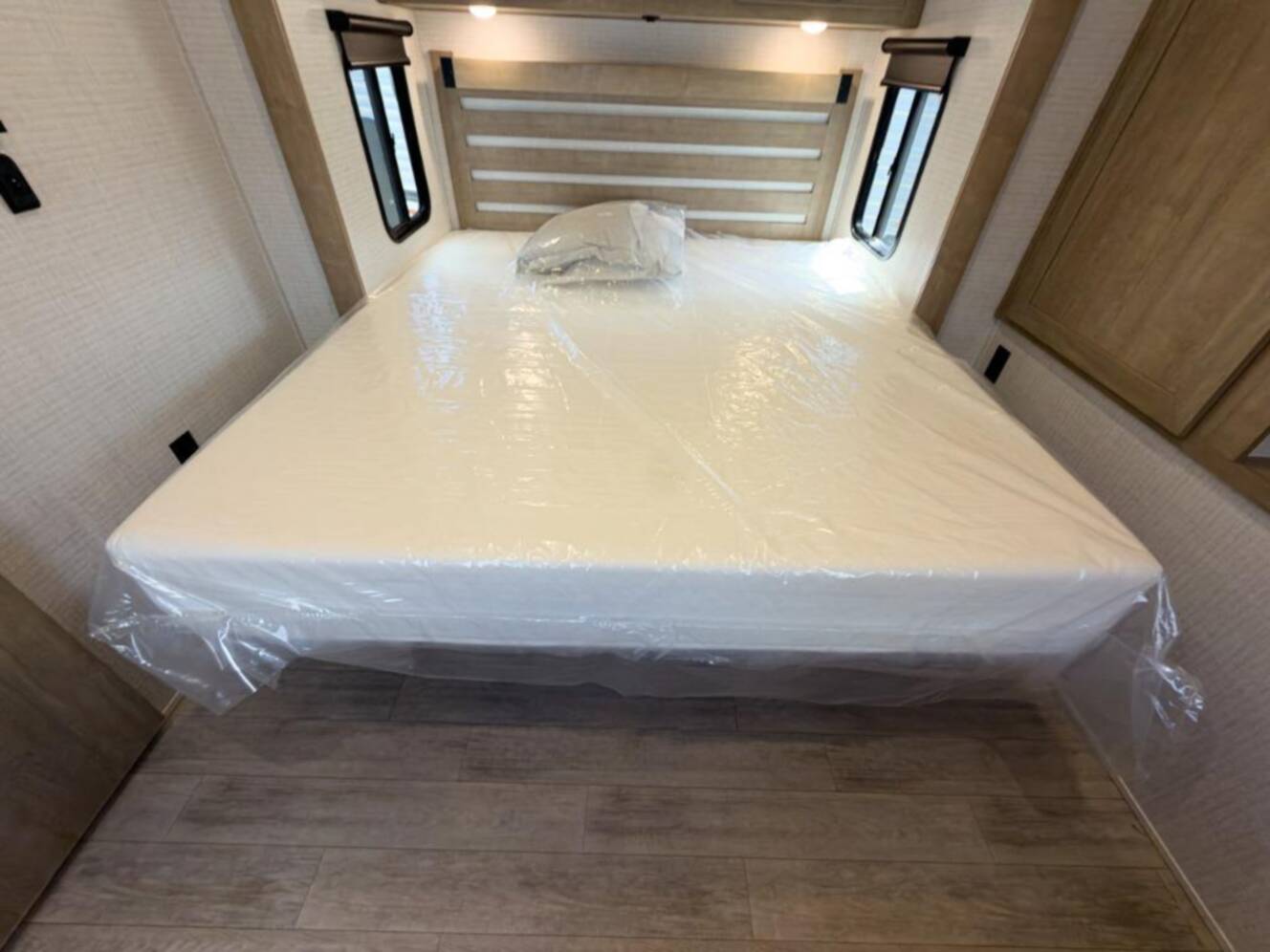 A photo of this 2025 Palomino SolAire 3200TSBH