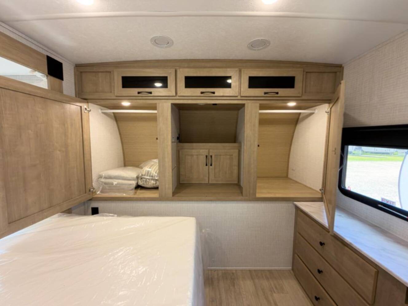 A photo of this 2025 Palomino SolAire 3200TSBH