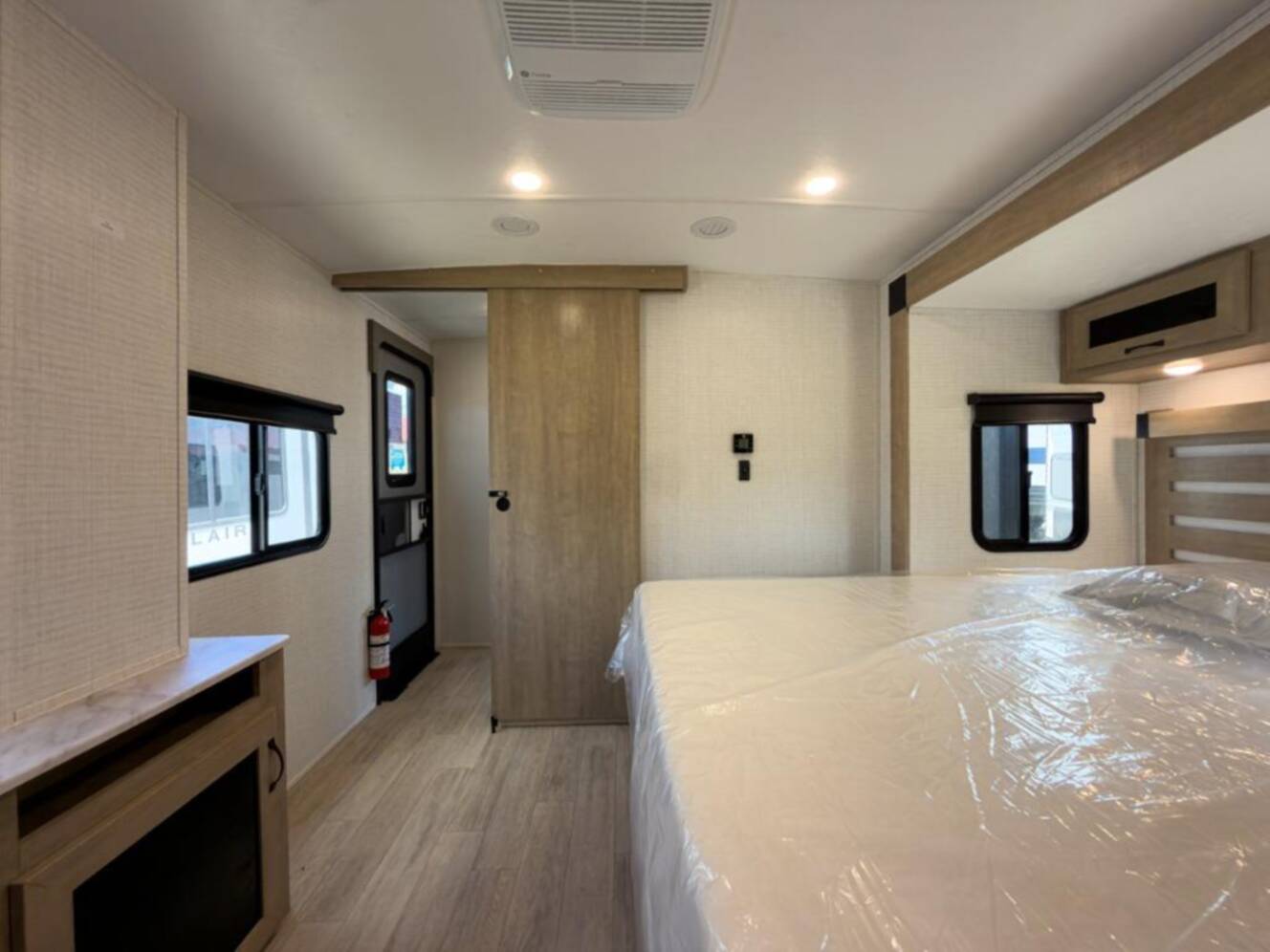 A photo of this 2025 Palomino SolAire 3200TSBH