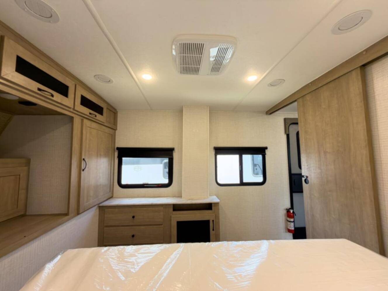 A photo of this 2025 Palomino SolAire 3200TSBH