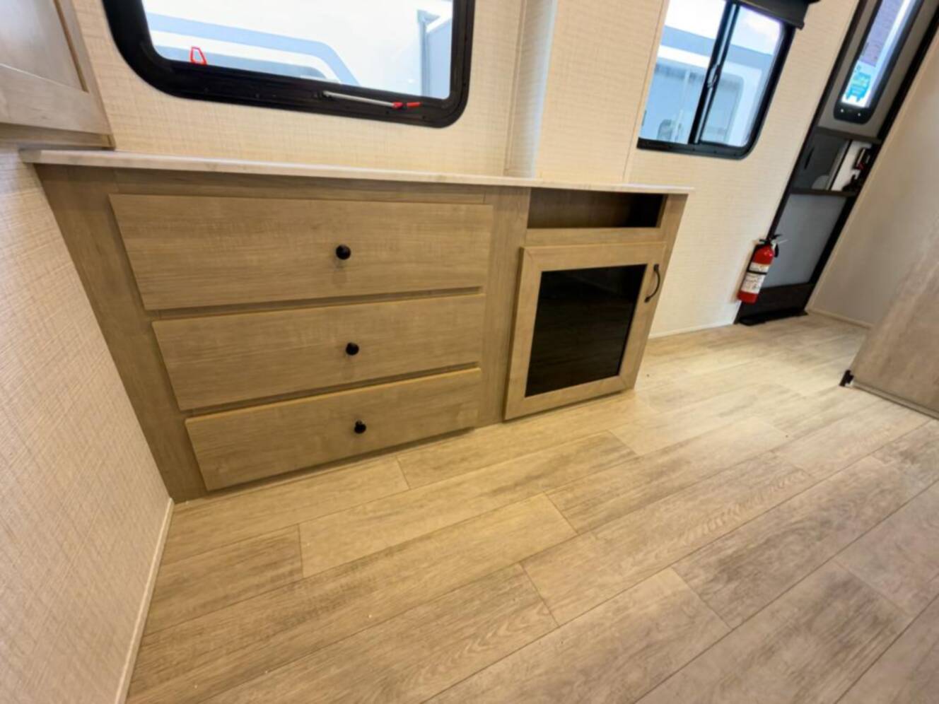 A photo of this 2025 Palomino SolAire 3200TSBH