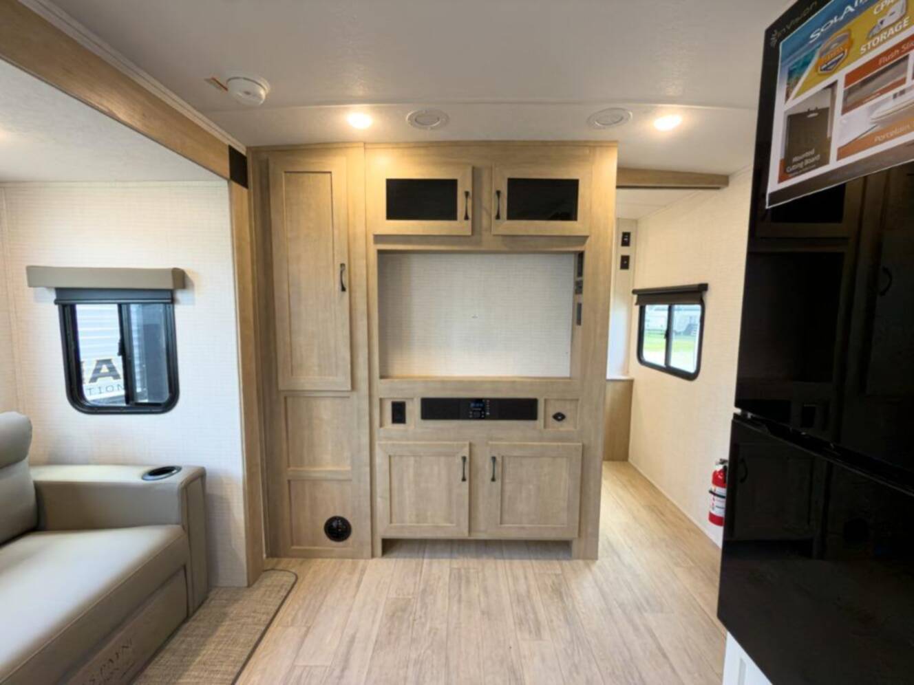 A photo of this 2025 Palomino SolAire 3200TSBH