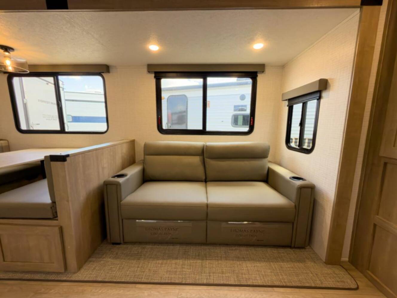A photo of this 2025 Palomino SolAire 3200TSBH