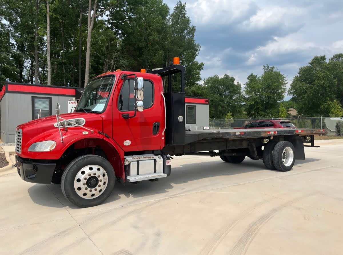 2019 FREIGHTLINER BUSINESS CLASS M2 106 in Greensboro, NC
