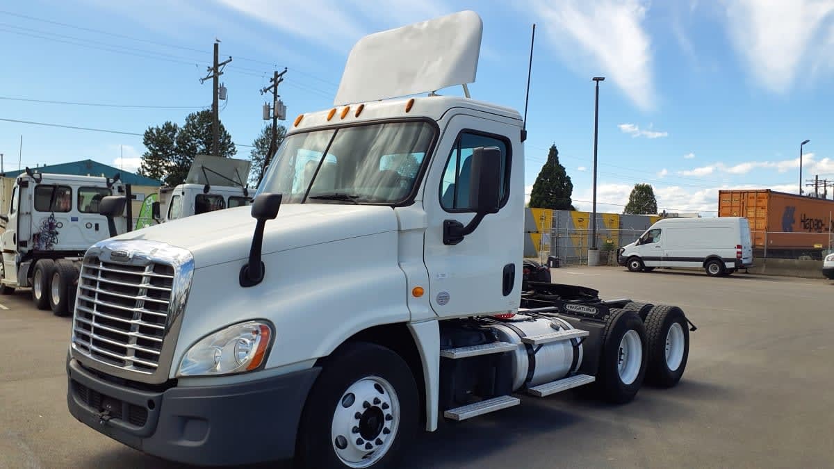2014 FREIGHTLINER CASCADIA 125 in Tacoma, WA