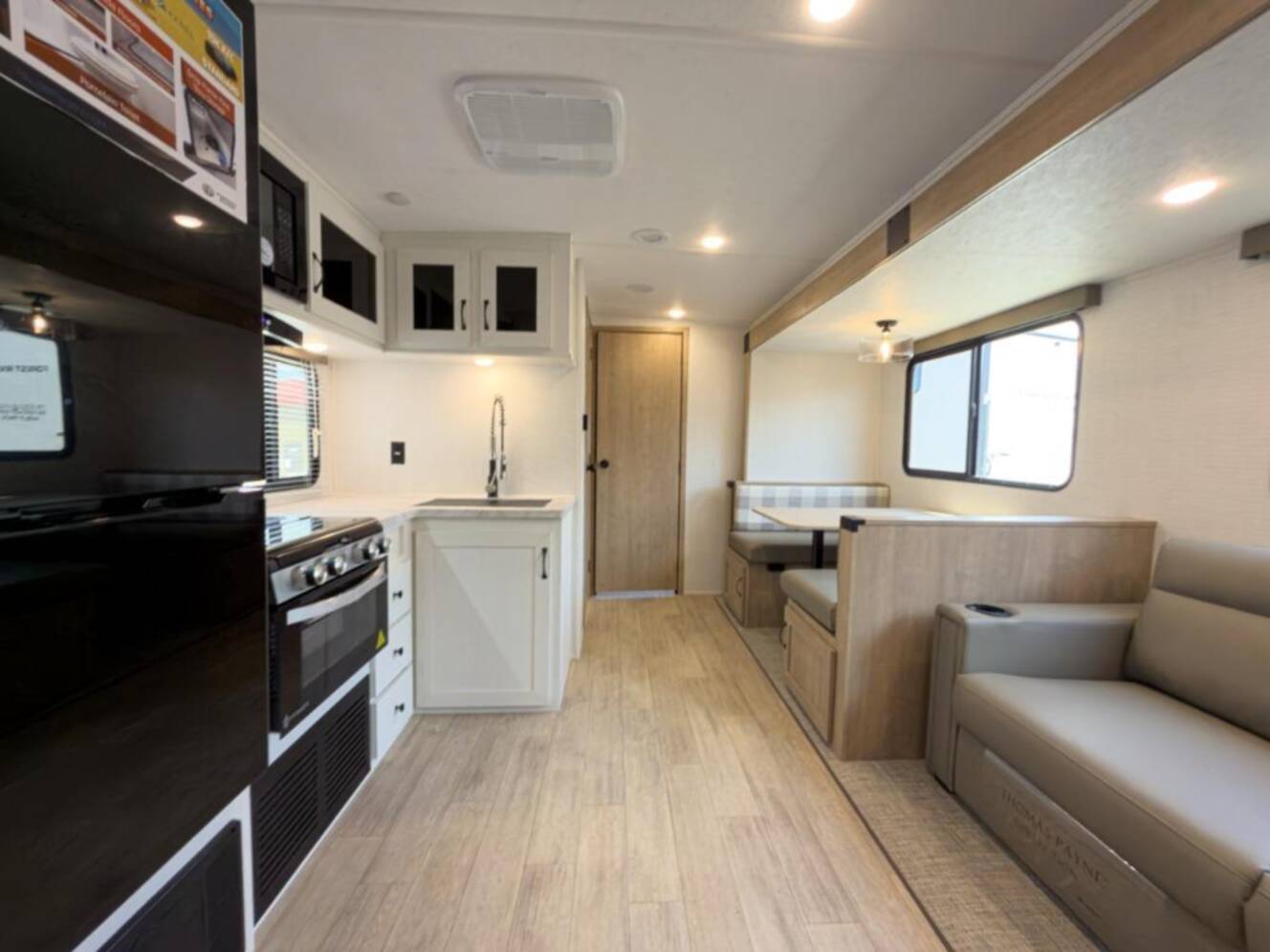 A photo of this 2025 Palomino SolAire 3200TSBH