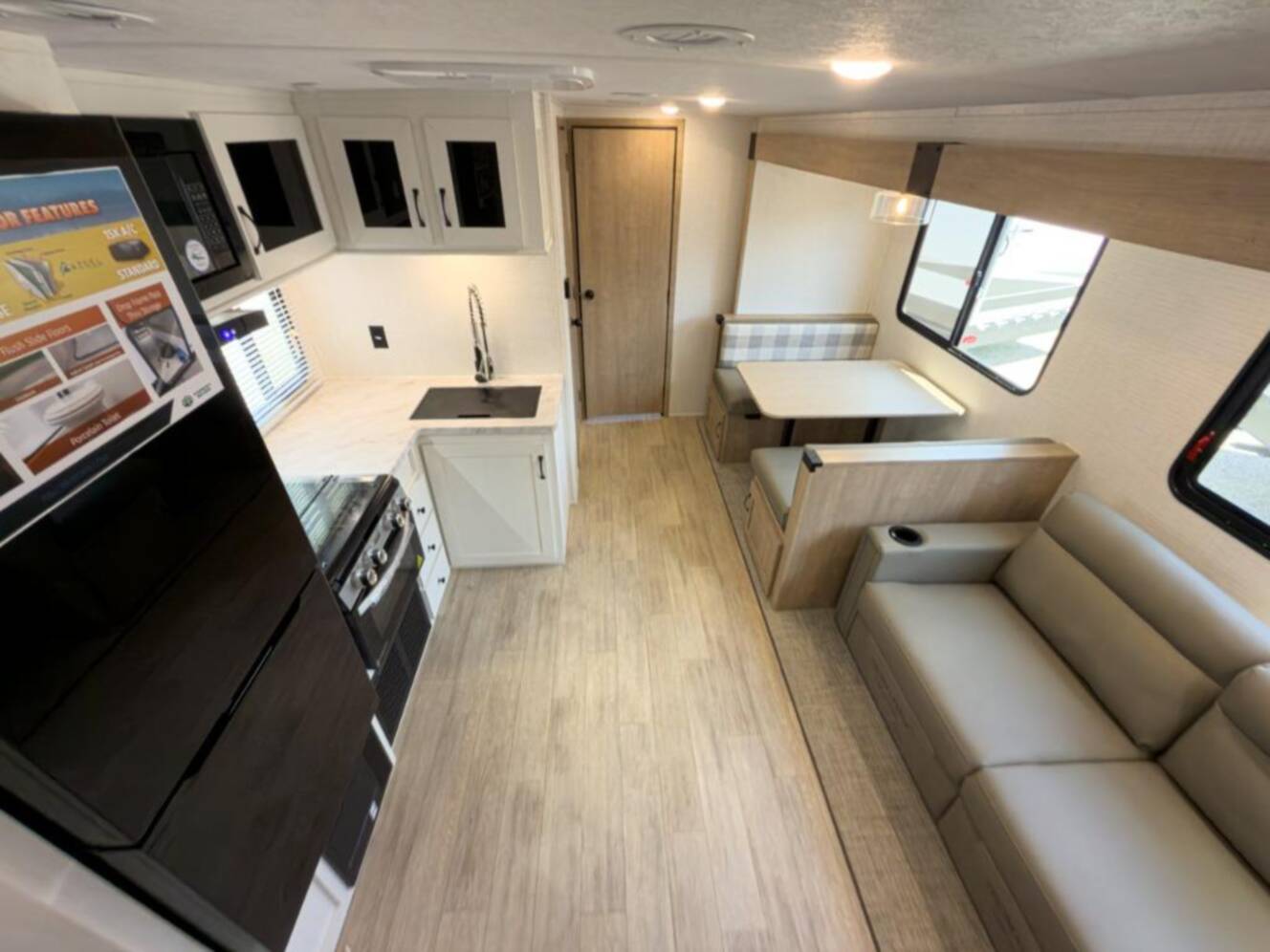 A photo of this 2025 Palomino SolAire 3200TSBH