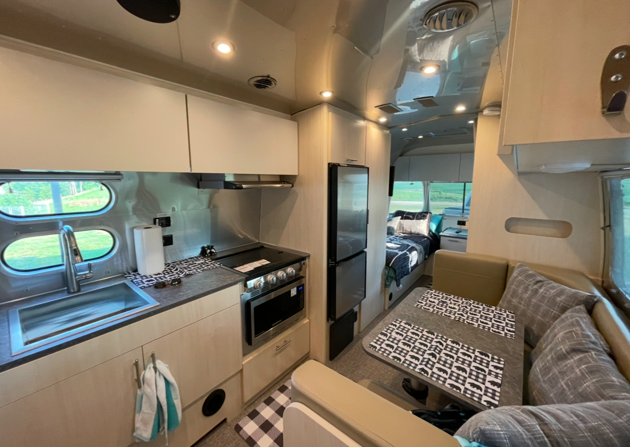 2023 Airstream FLYING CLOUD 23FB TWIN in waukee IA