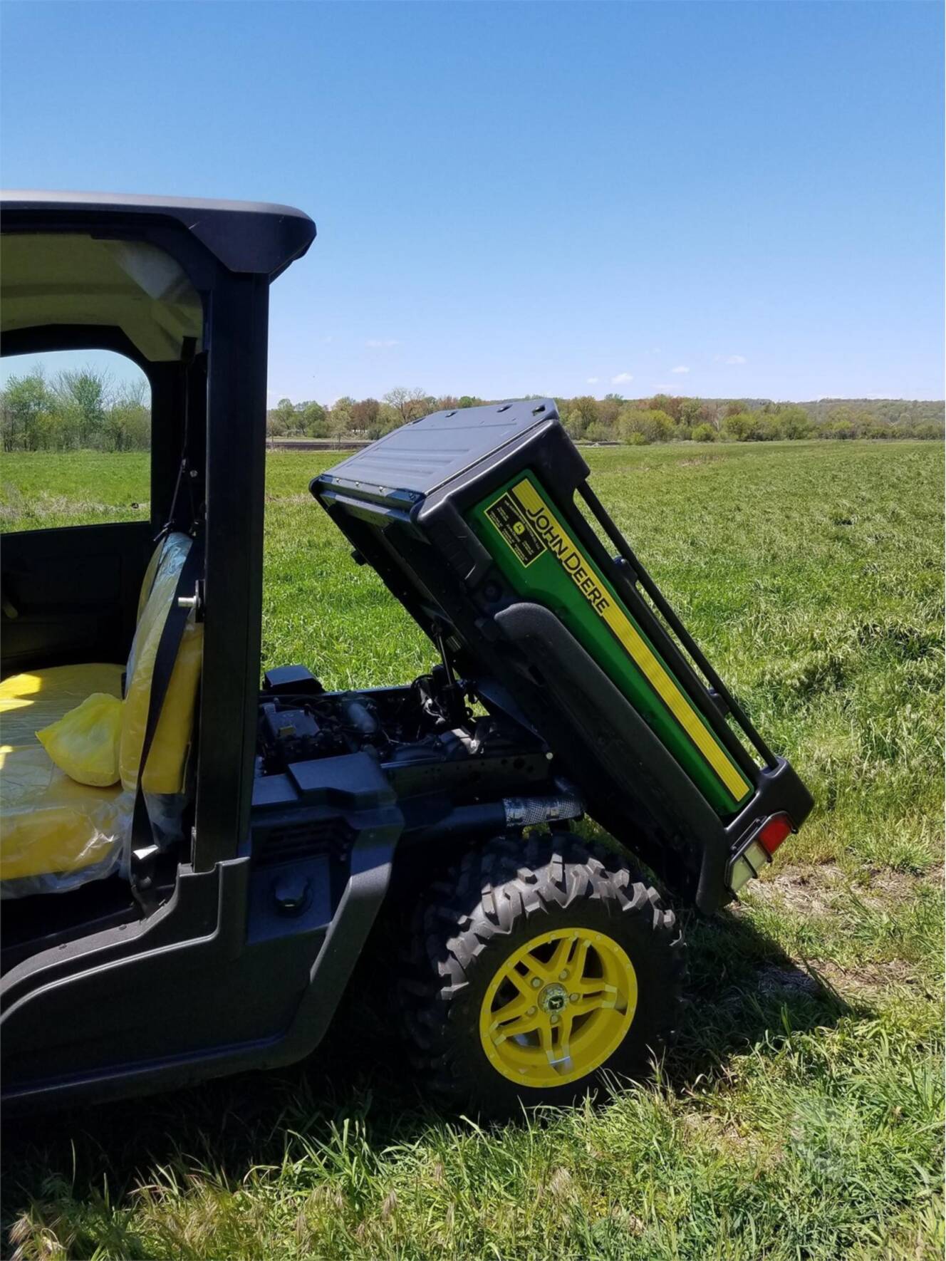 A photo of this 2018 John Deere GATOR™ XUV835M BASE