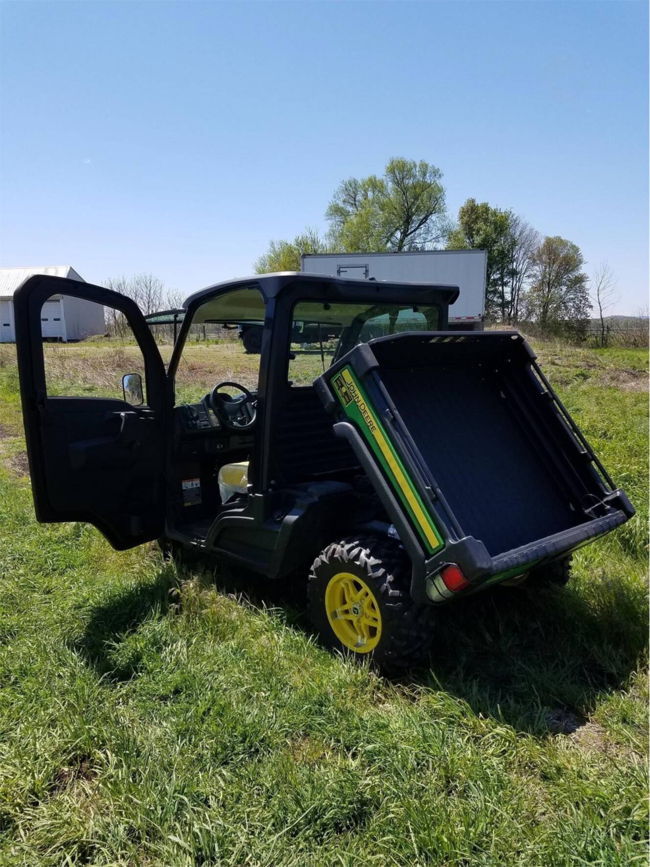 A photo of this 2018 John Deere GATOR™ XUV835M BASE