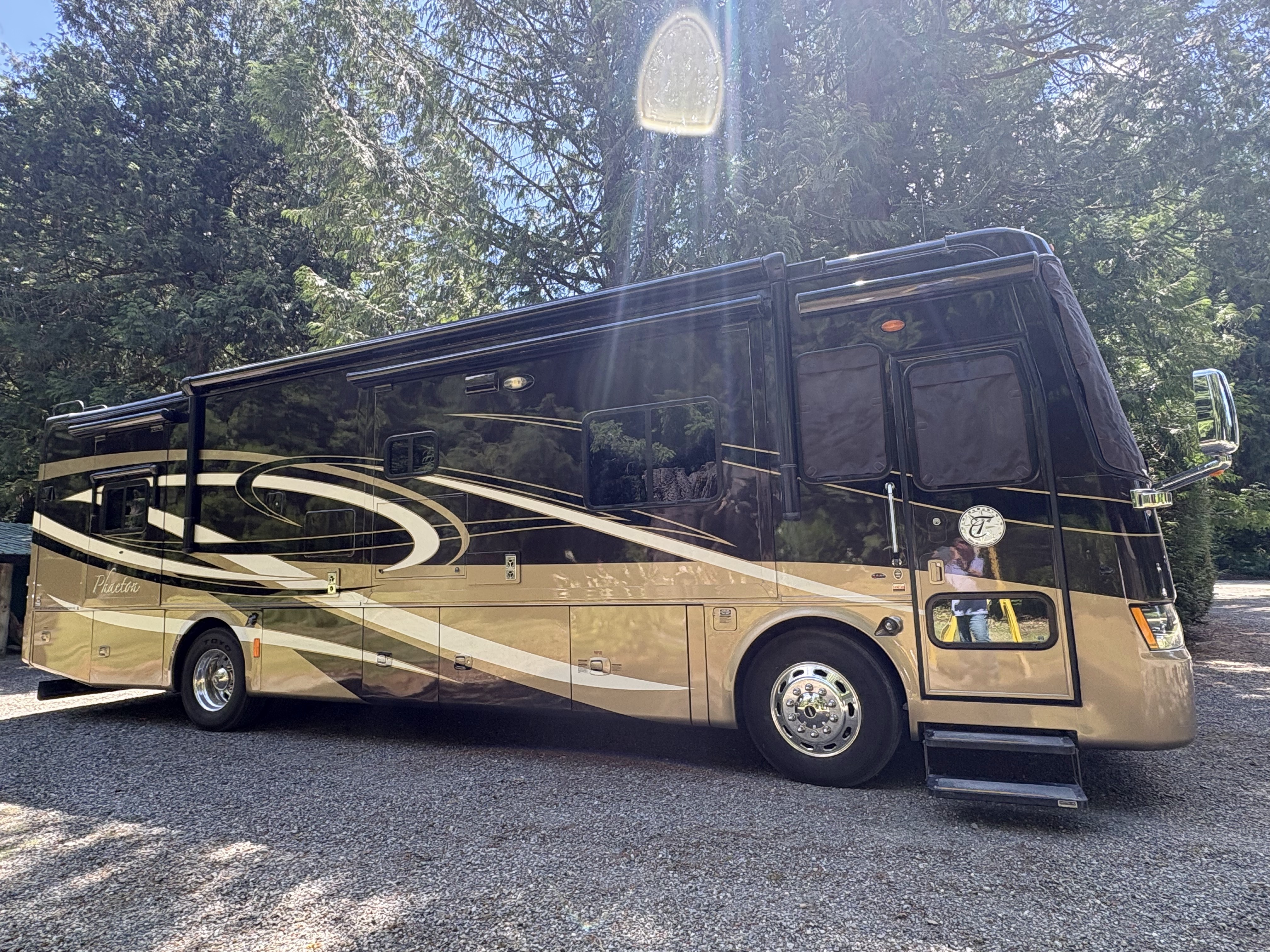 2010 Tiffin Motorhomes PHAETON 36 QSH Class A Diesel Motorhome - Diesel Pusher RV