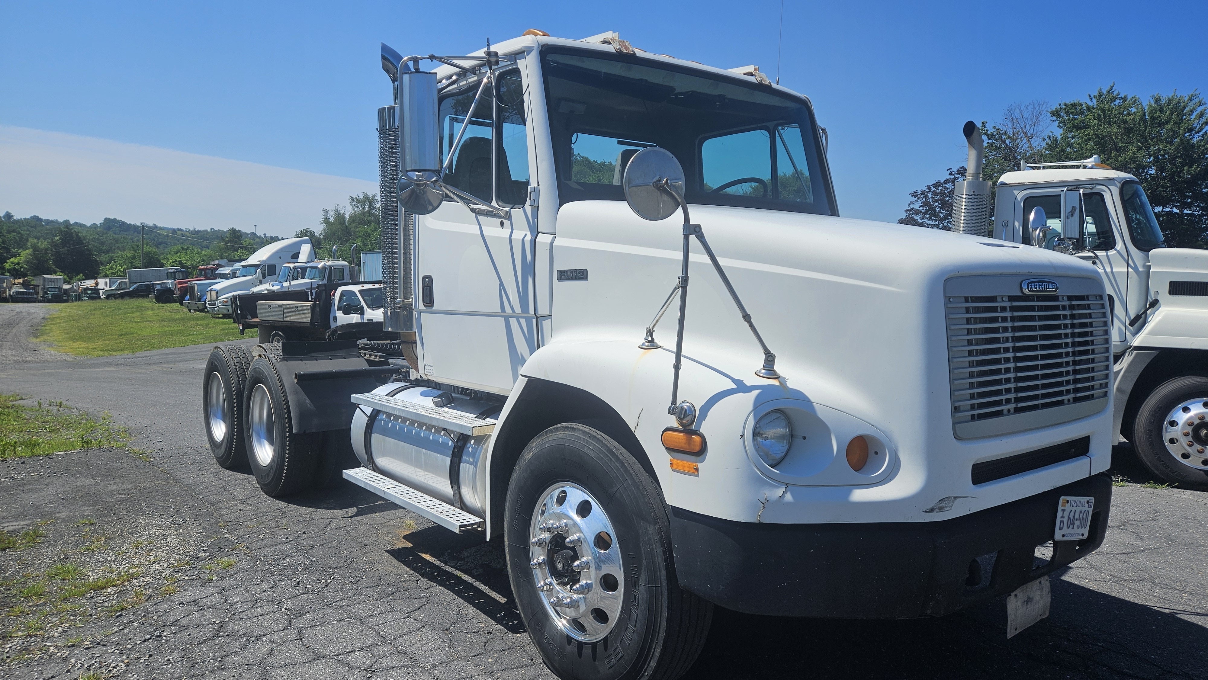 2000 FREIGHTLINER FL112 in Harrisonburg, VA