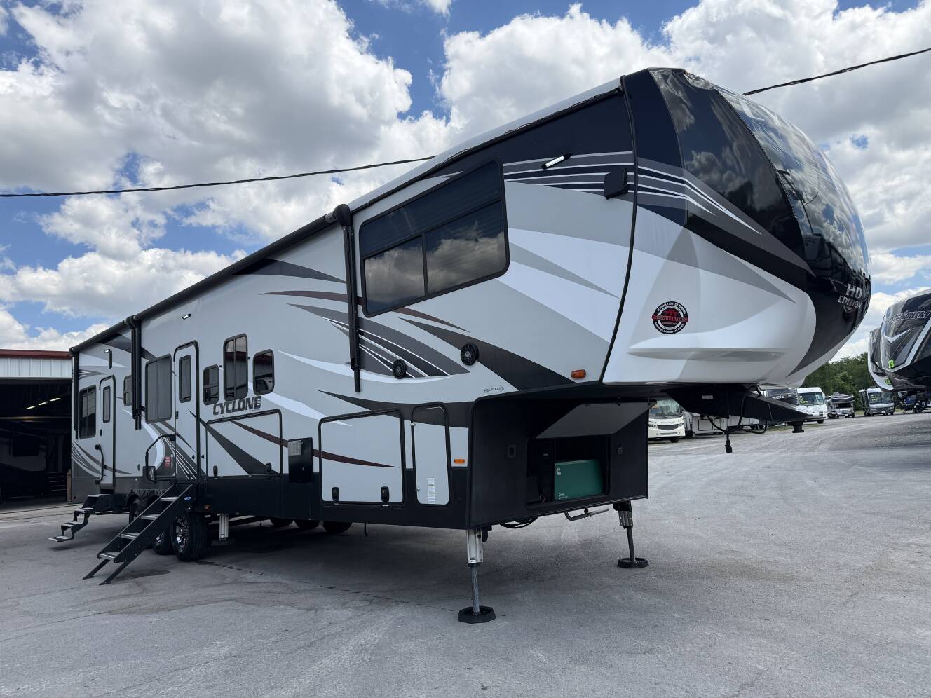 A photo of this 2019 Heartland CYCLONE 4007