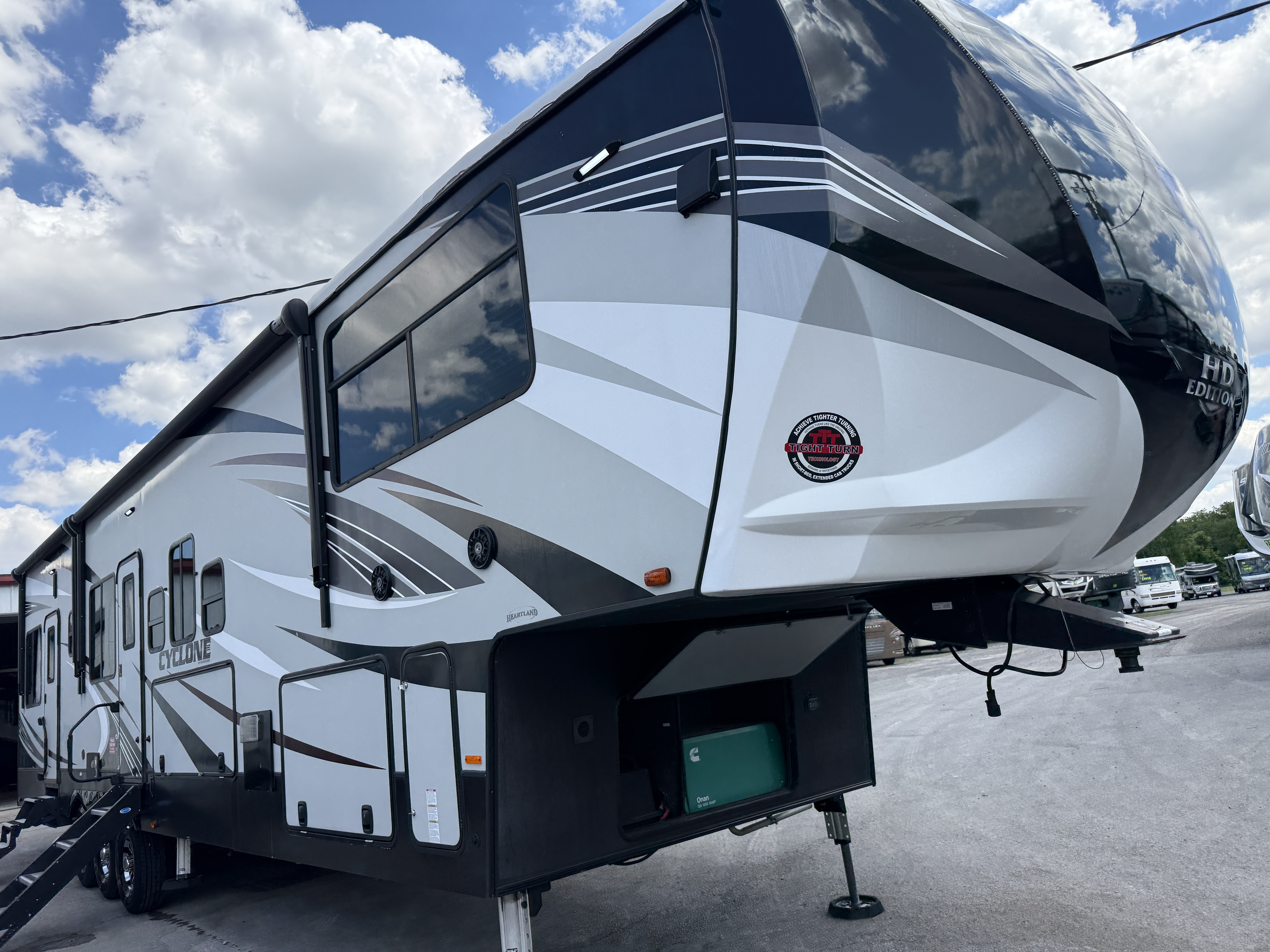 2019 Heartland CYCLONE 4007 in findlay OH