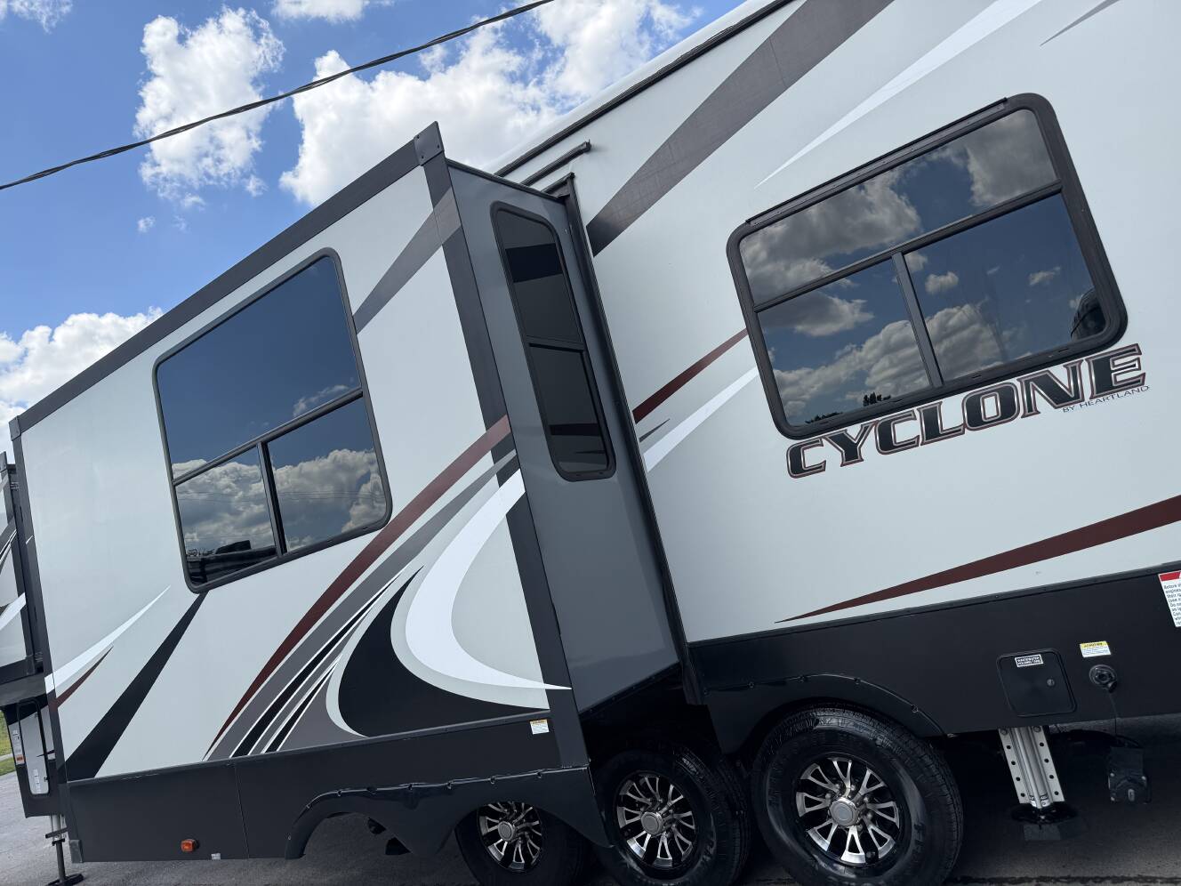 A photo of this 2019 Heartland CYCLONE 4007