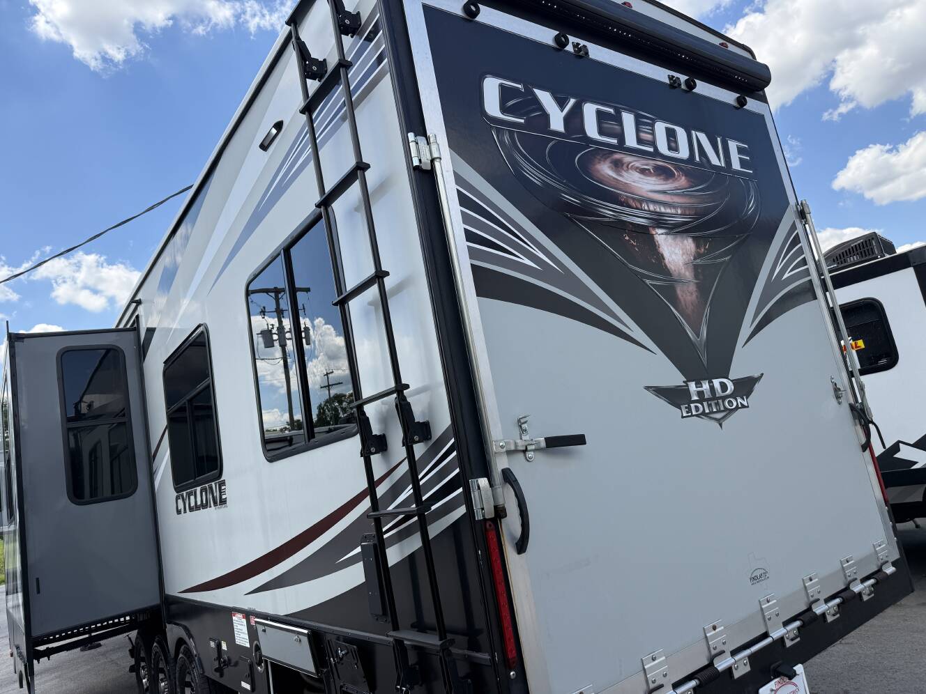 A photo of this 2019 Heartland CYCLONE 4007