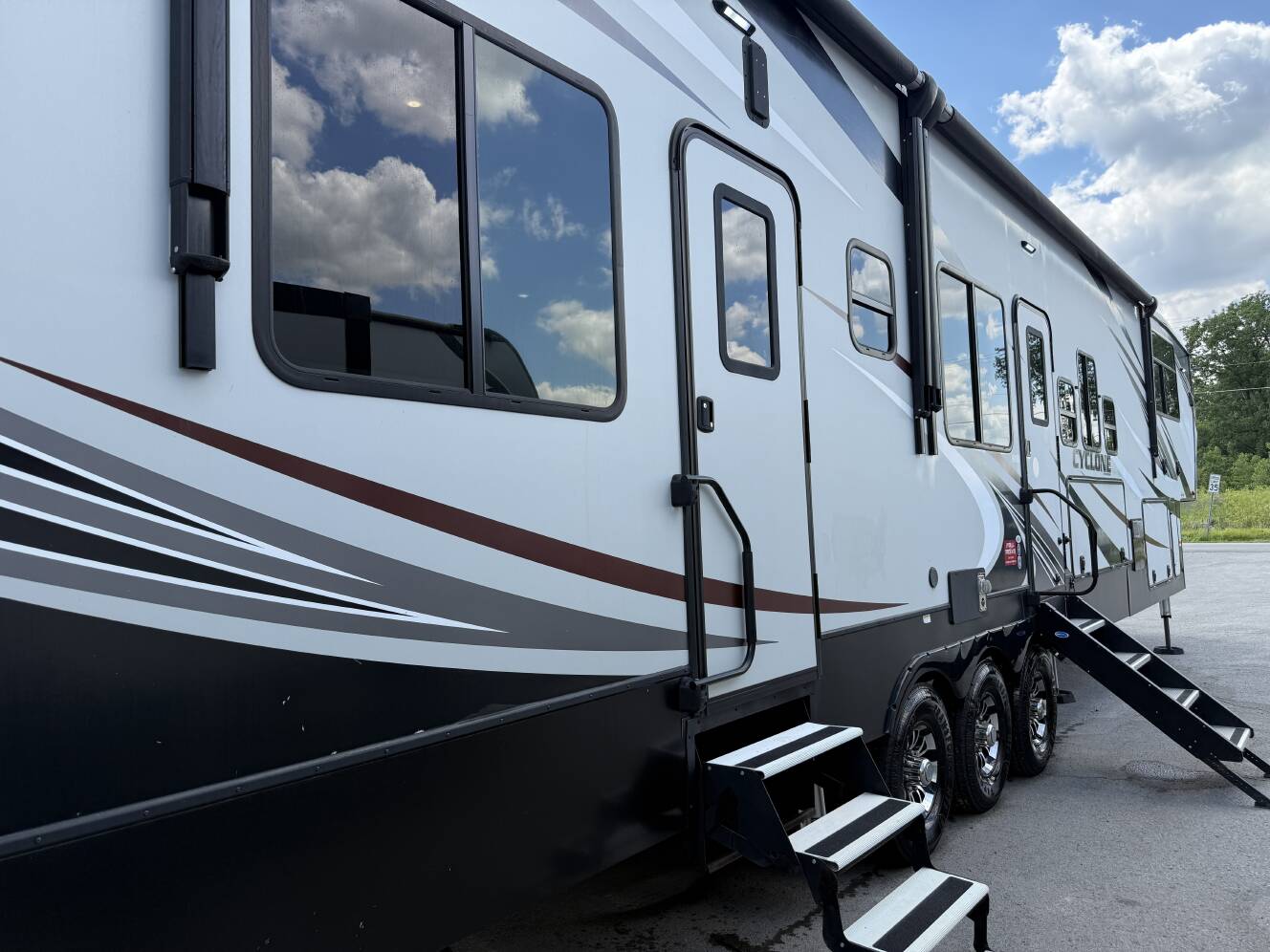 A photo of this 2019 Heartland CYCLONE 4007