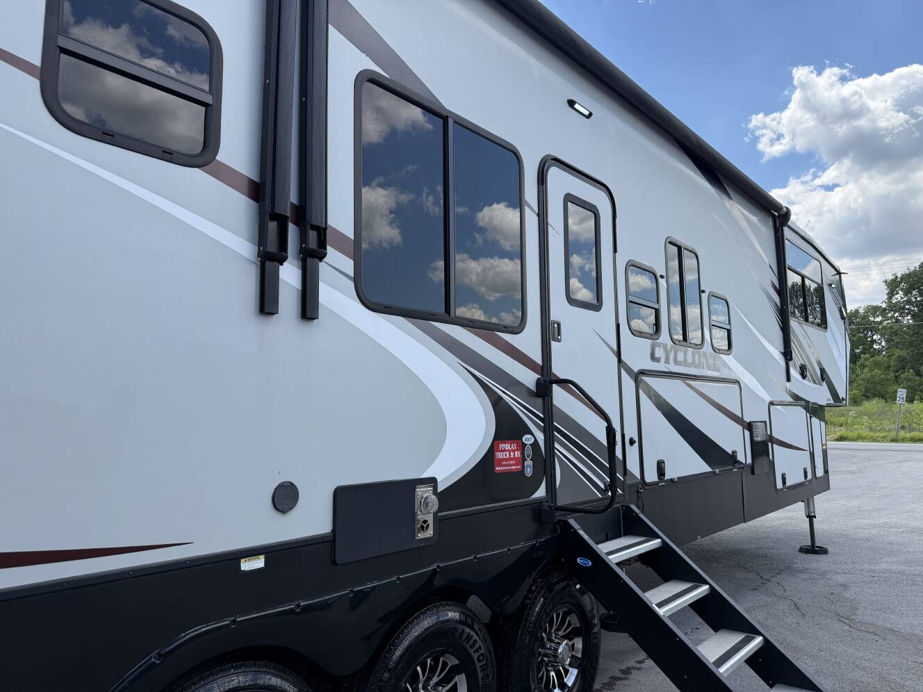 A photo of this 2019 Heartland CYCLONE 4007