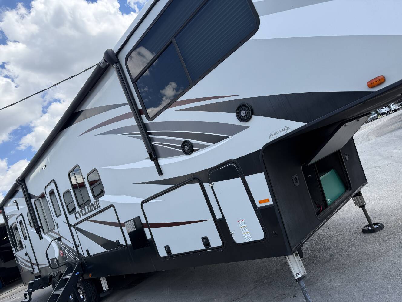A photo of this 2019 Heartland CYCLONE 4007