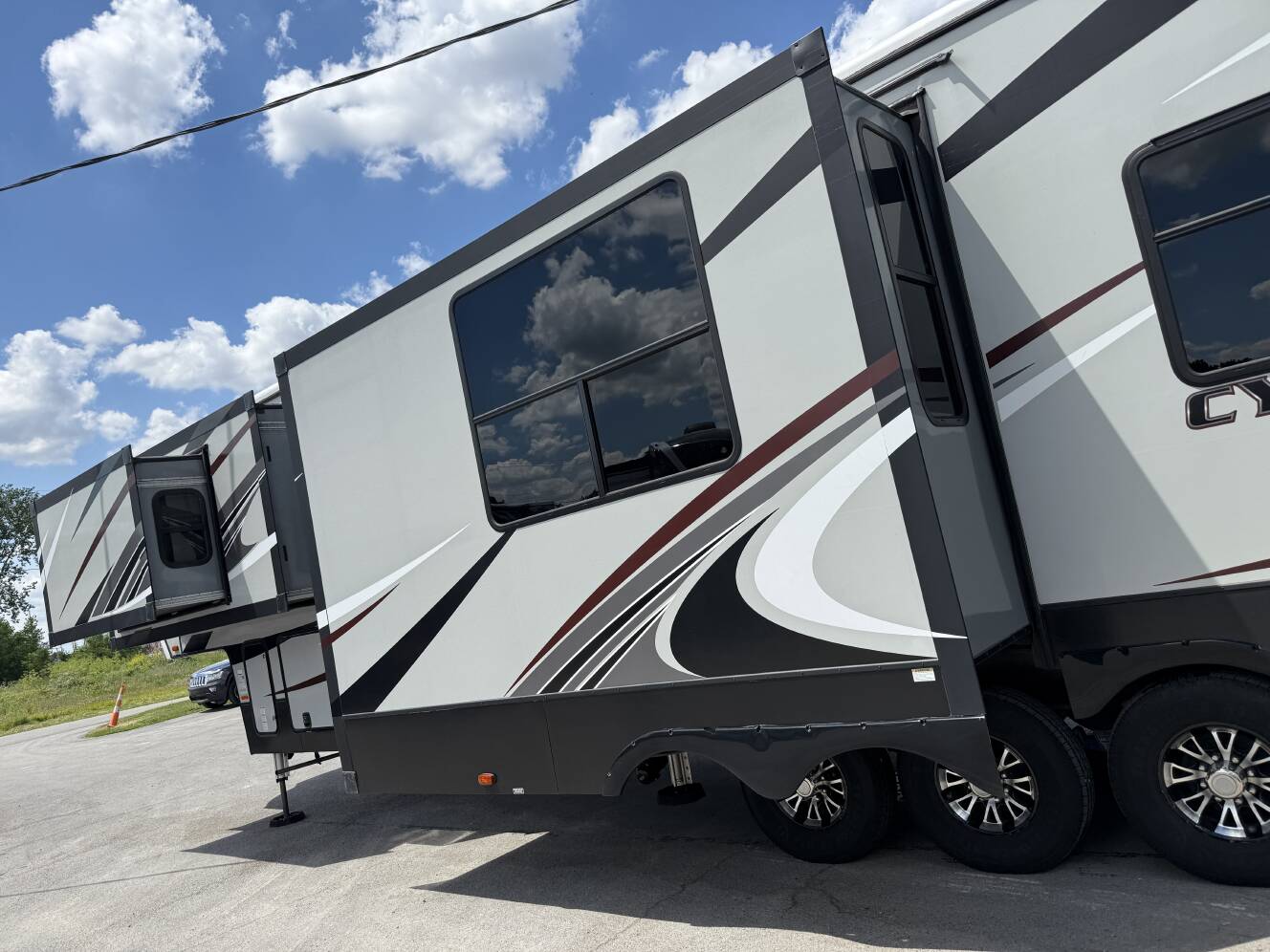A photo of this 2019 Heartland CYCLONE 4007
