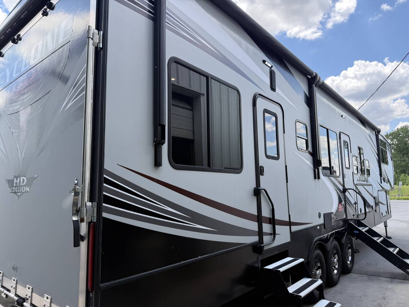 A photo of this 2019 Heartland CYCLONE 4007