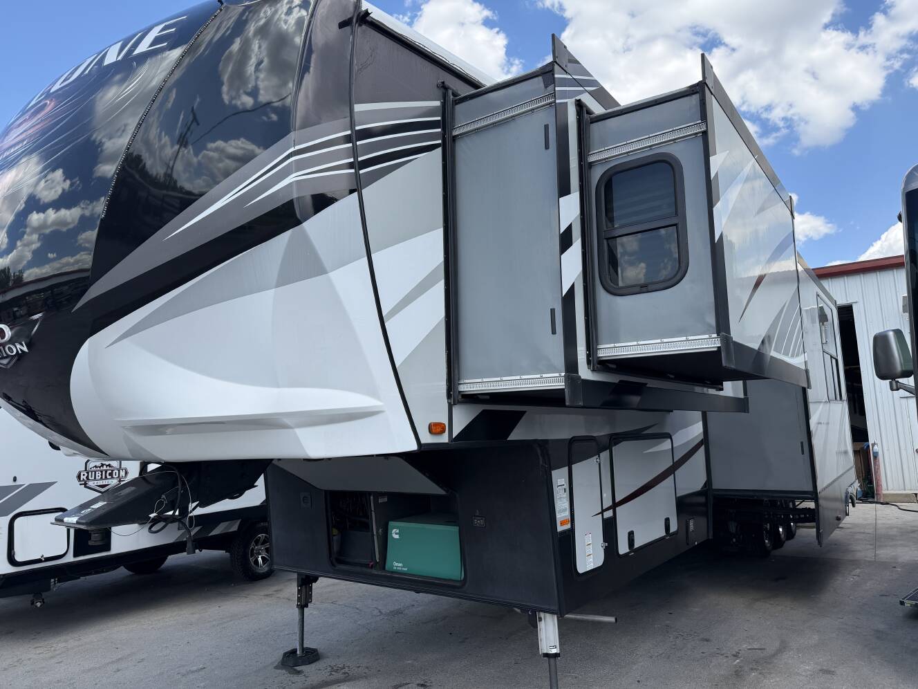 A photo of this 2019 Heartland CYCLONE 4007