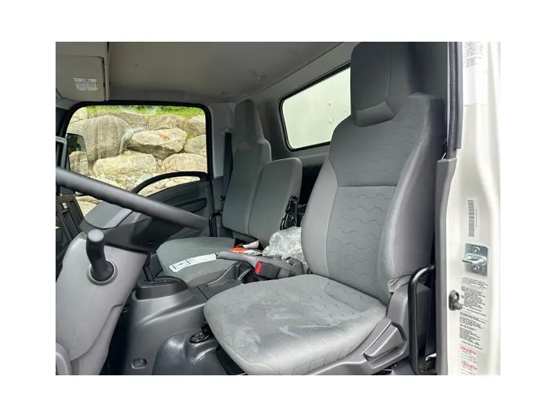 2025 ISUZU NRR