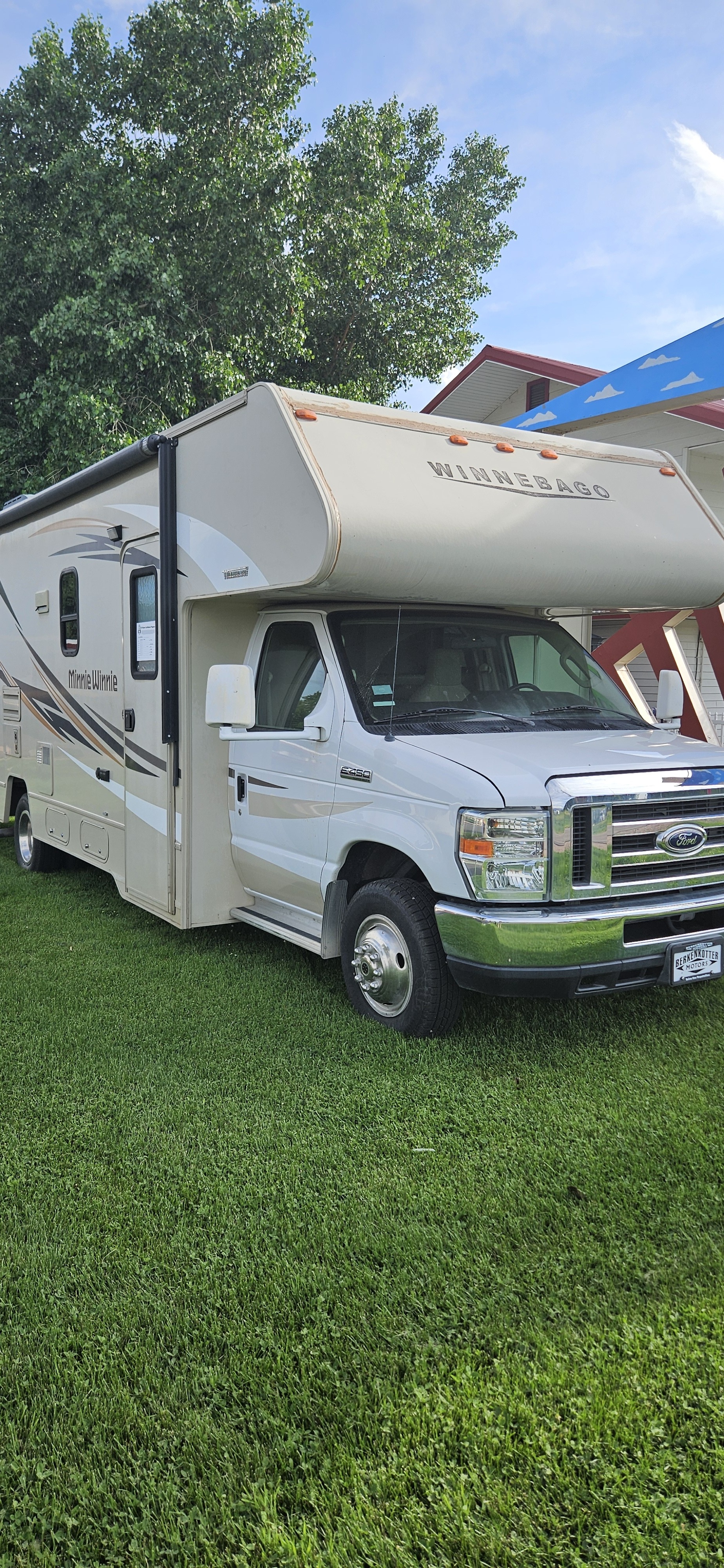 2016 Winnebago MINNIE WINNIE 27Q RV