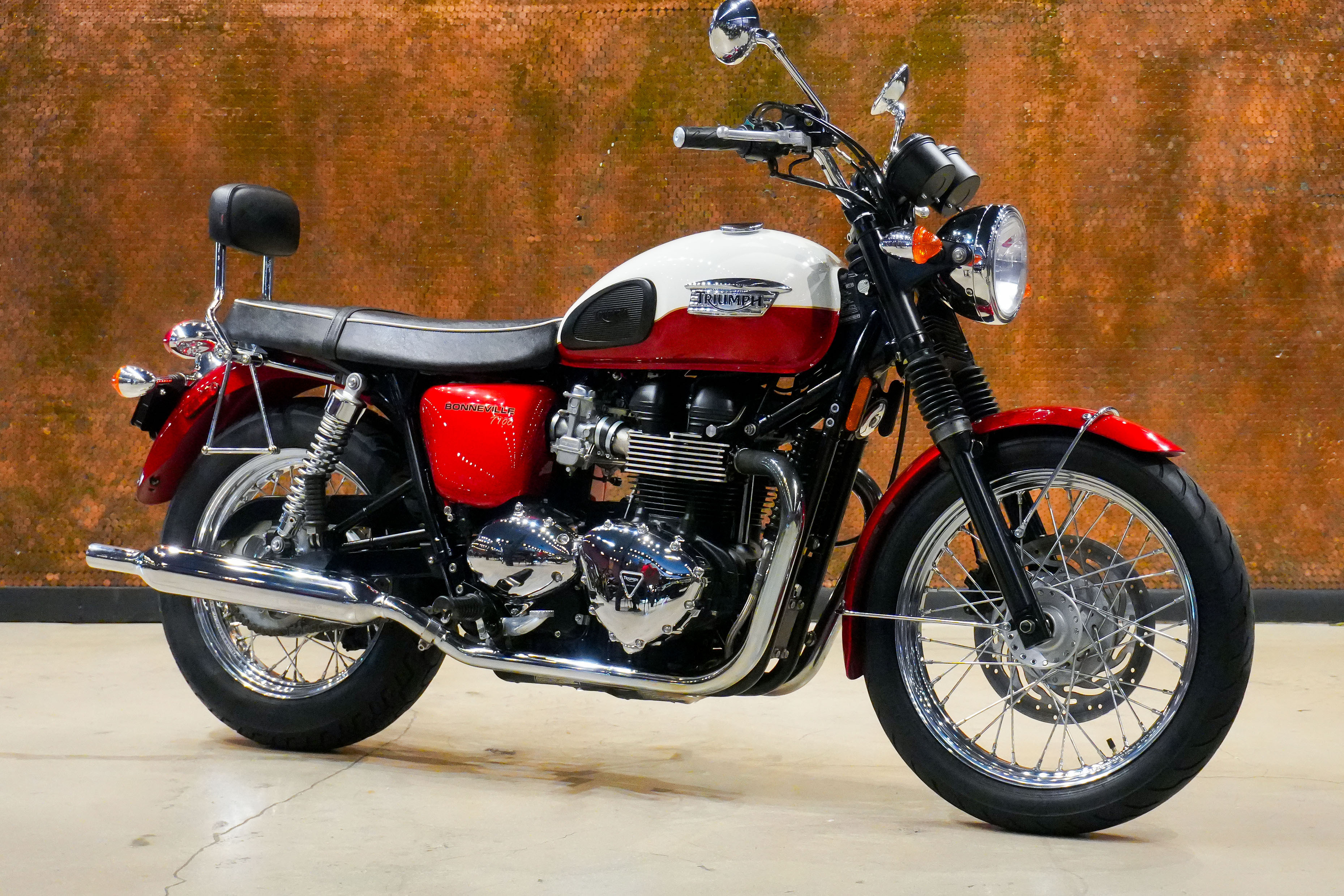 2013 Triumph BONNEVILLE T100 in Miami, FL