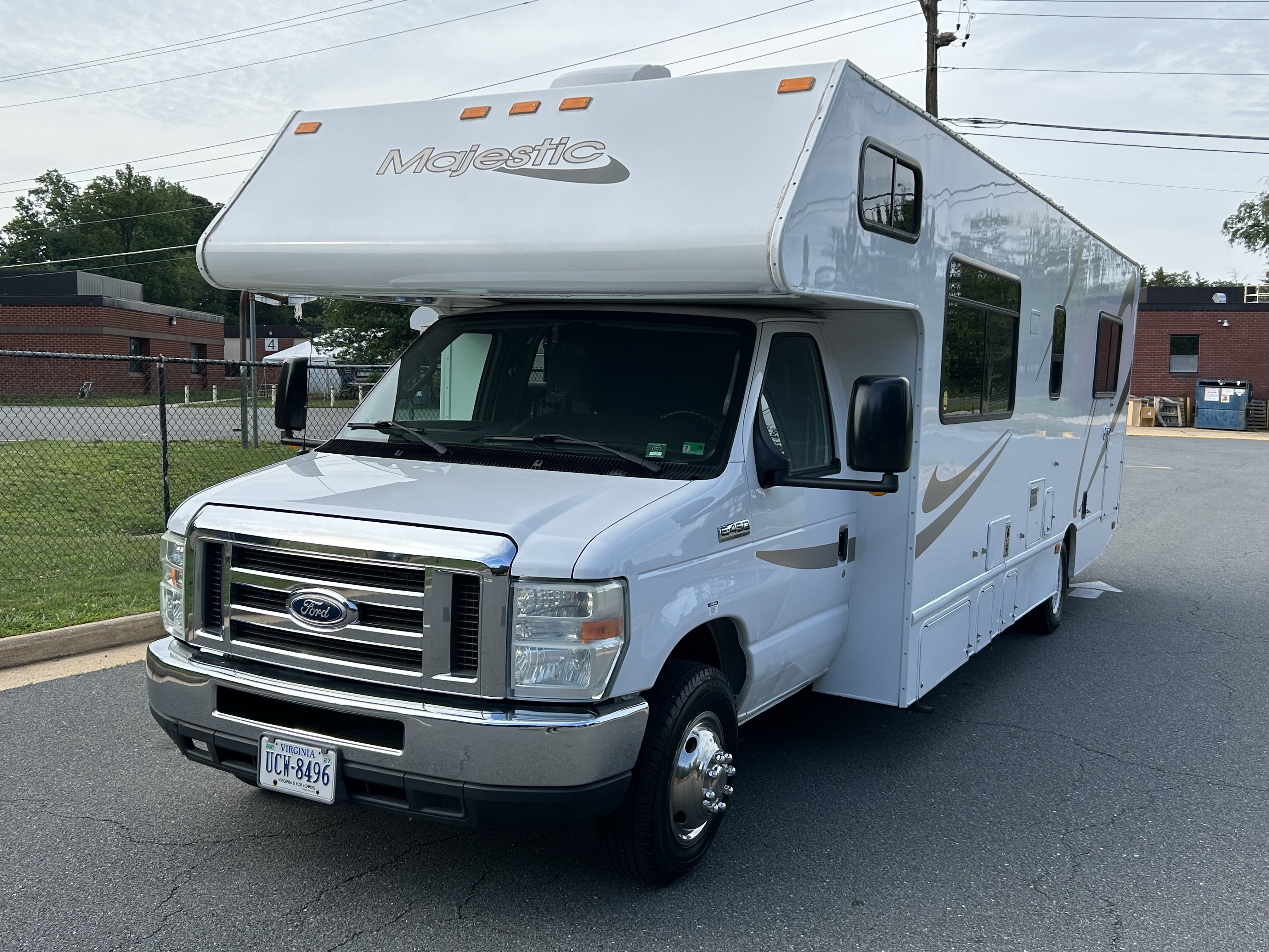 2017 Thor Motor Coach FOUR WINDS MAJESTIC 28A in falls church VA