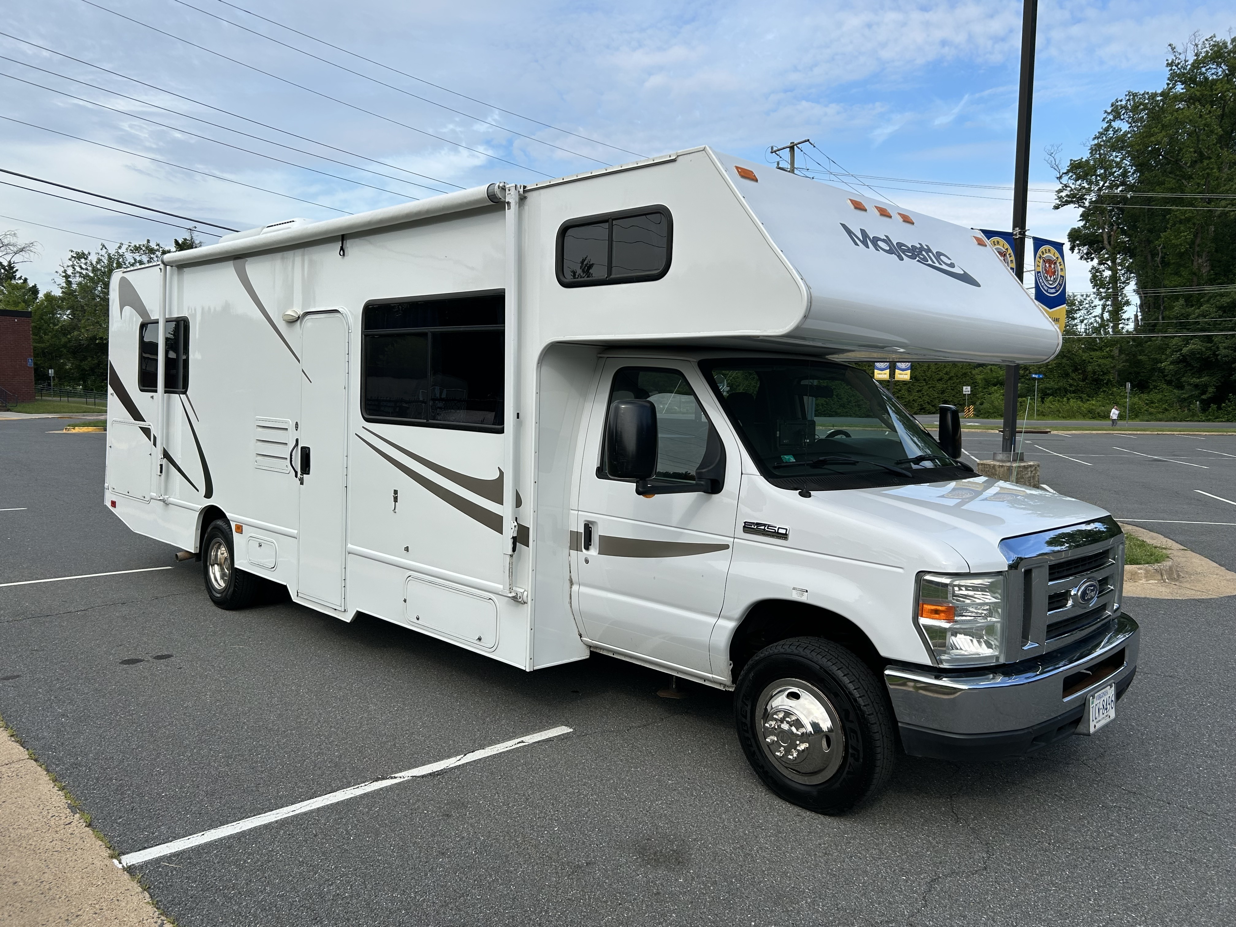 2017 Thor Motor Coach FOUR WINDS MAJESTIC 28A RV
