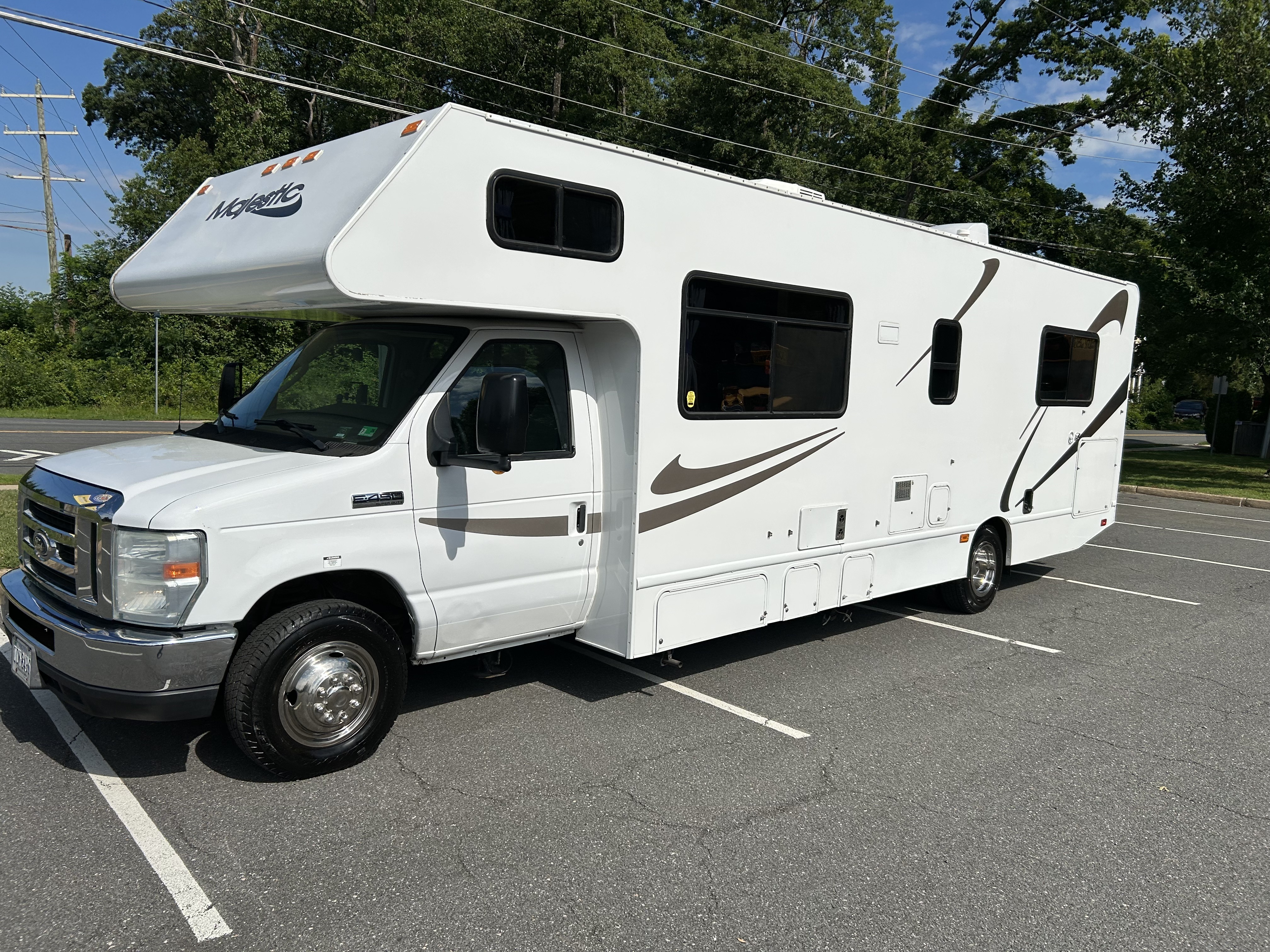 2017 Thor Motor Coach FOUR WINDS MAJESTIC 28A in falls church VA