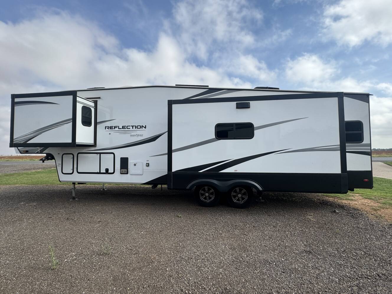 A photo of this 2023 Grand Design REFLECTION 337RLS