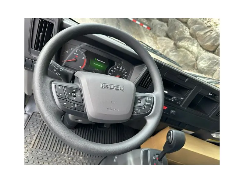 2025 Isuzu NPR XD