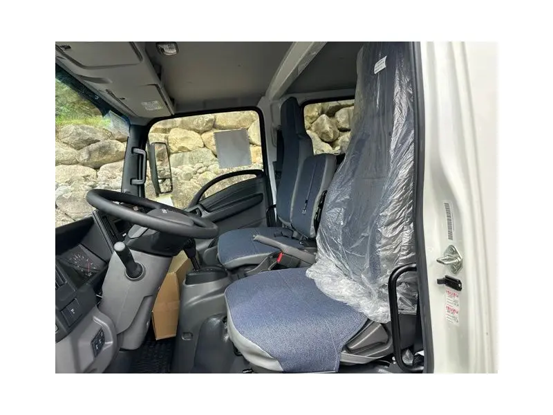 2025 Isuzu NPR XD