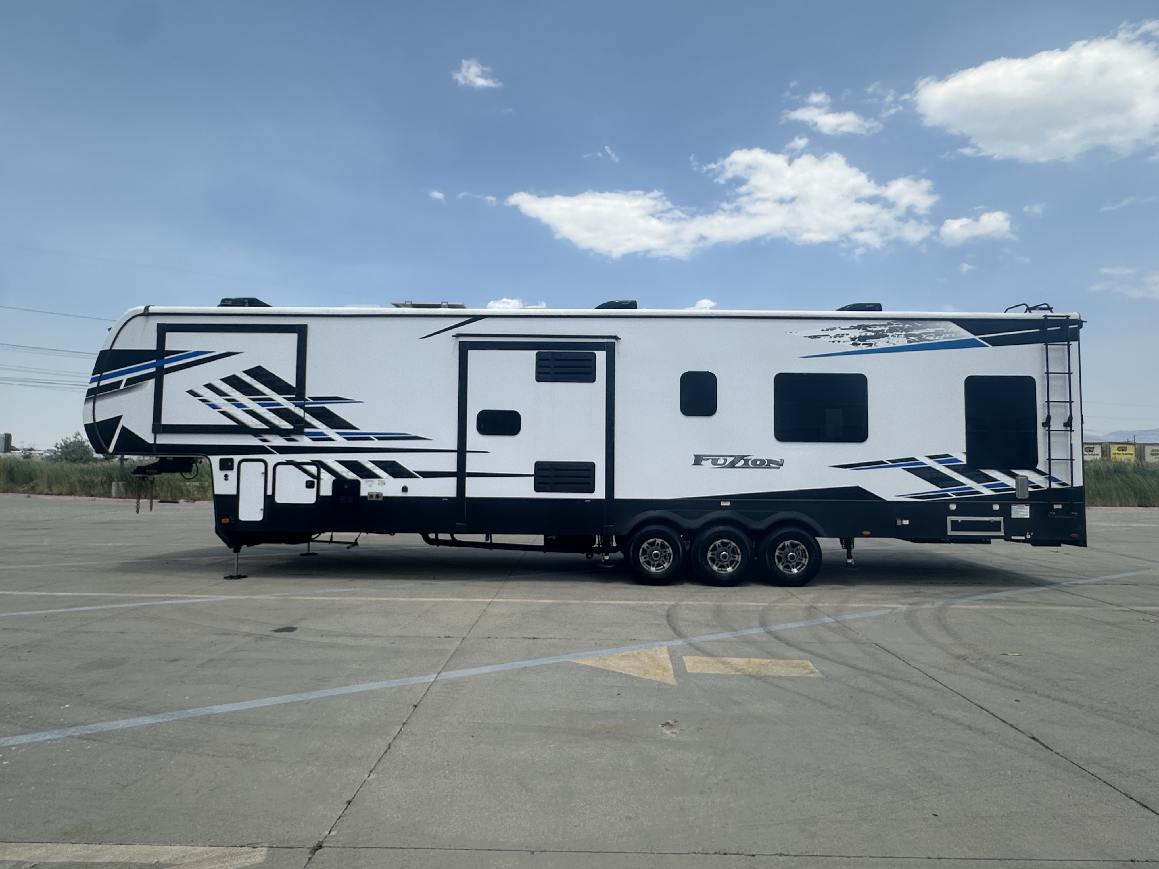 2023 Keystone FUZION 419 RV