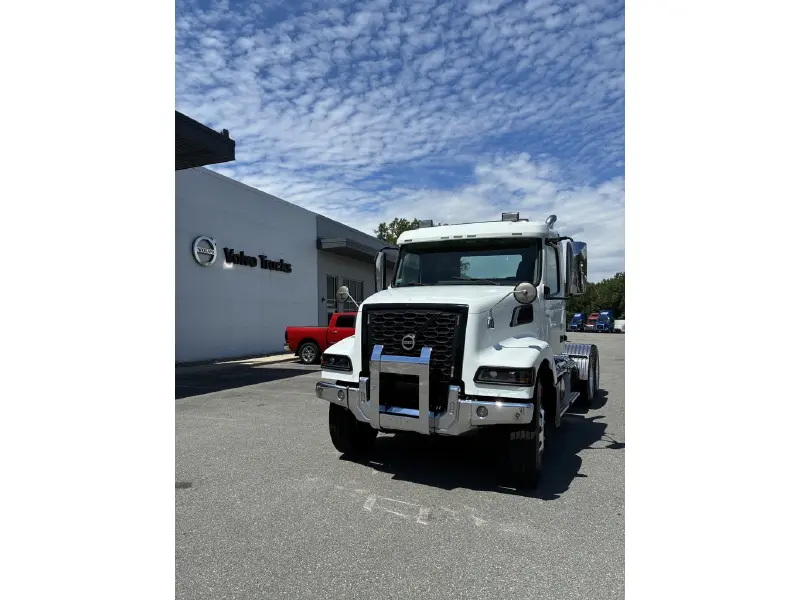 2022 VOLVO VHD