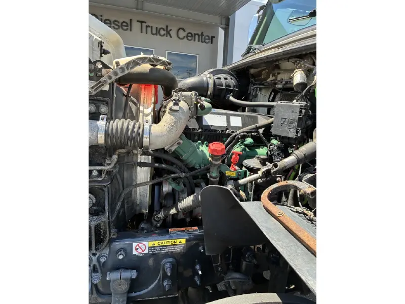 2022 VOLVO VHD