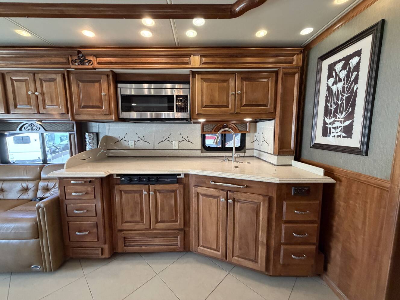 A photo of this 2013 Tiffin PHAETON 40QBH