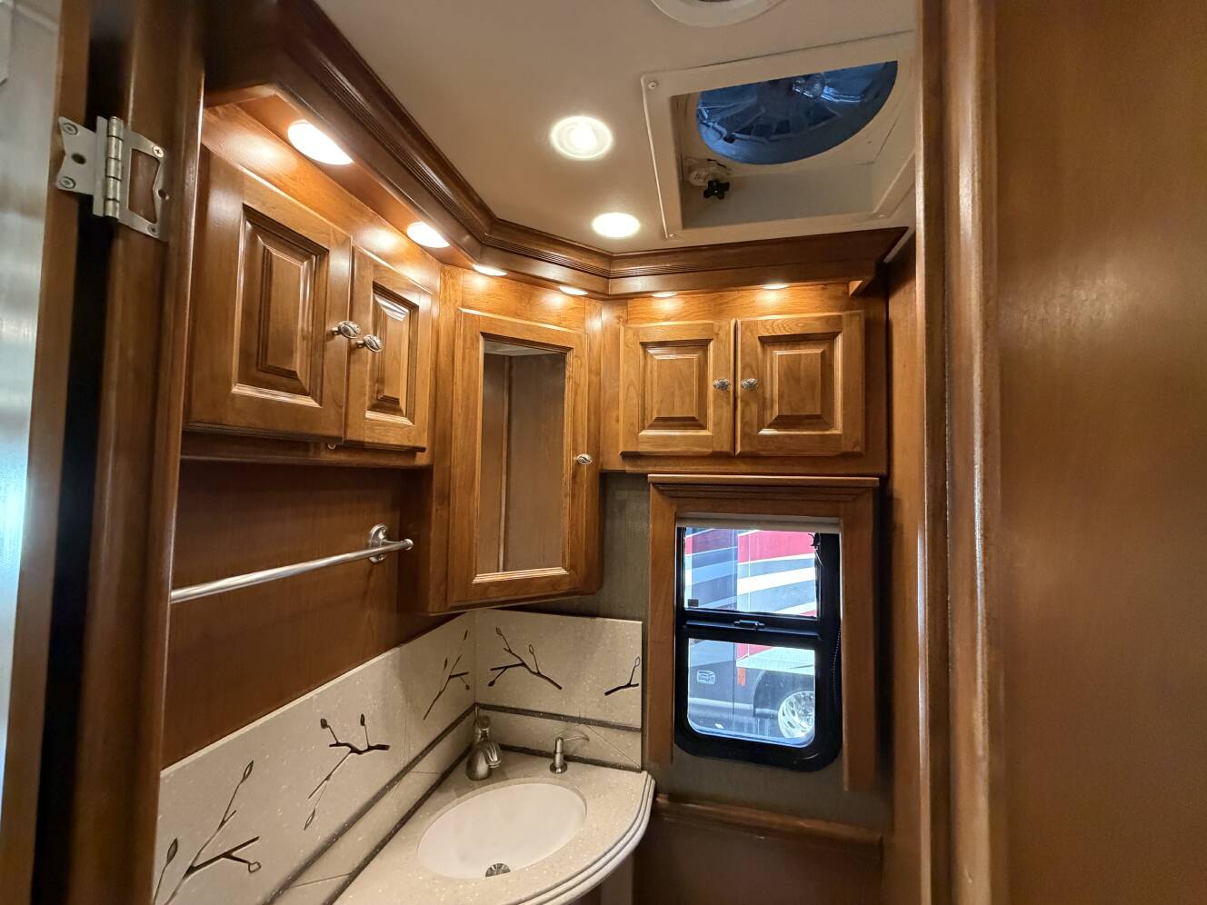 A photo of this 2013 Tiffin PHAETON 40QBH