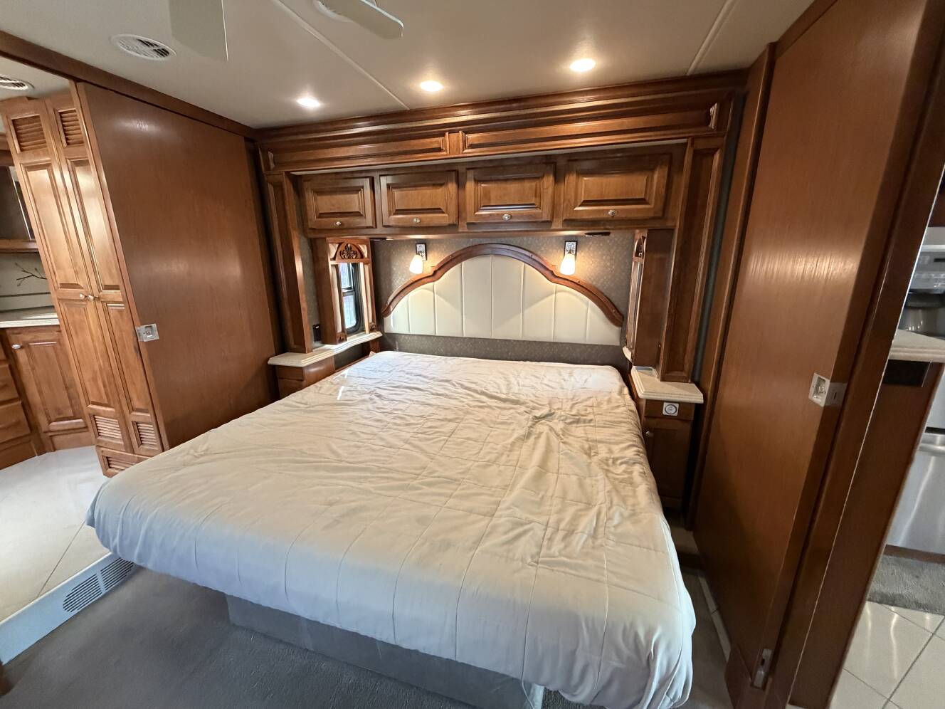A photo of this 2013 Tiffin PHAETON 40QBH