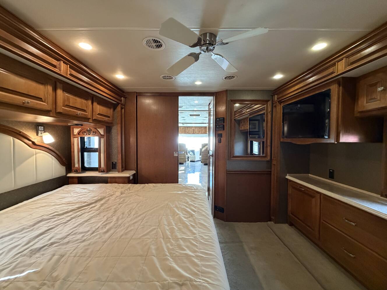 A photo of this 2013 Tiffin PHAETON 40QBH