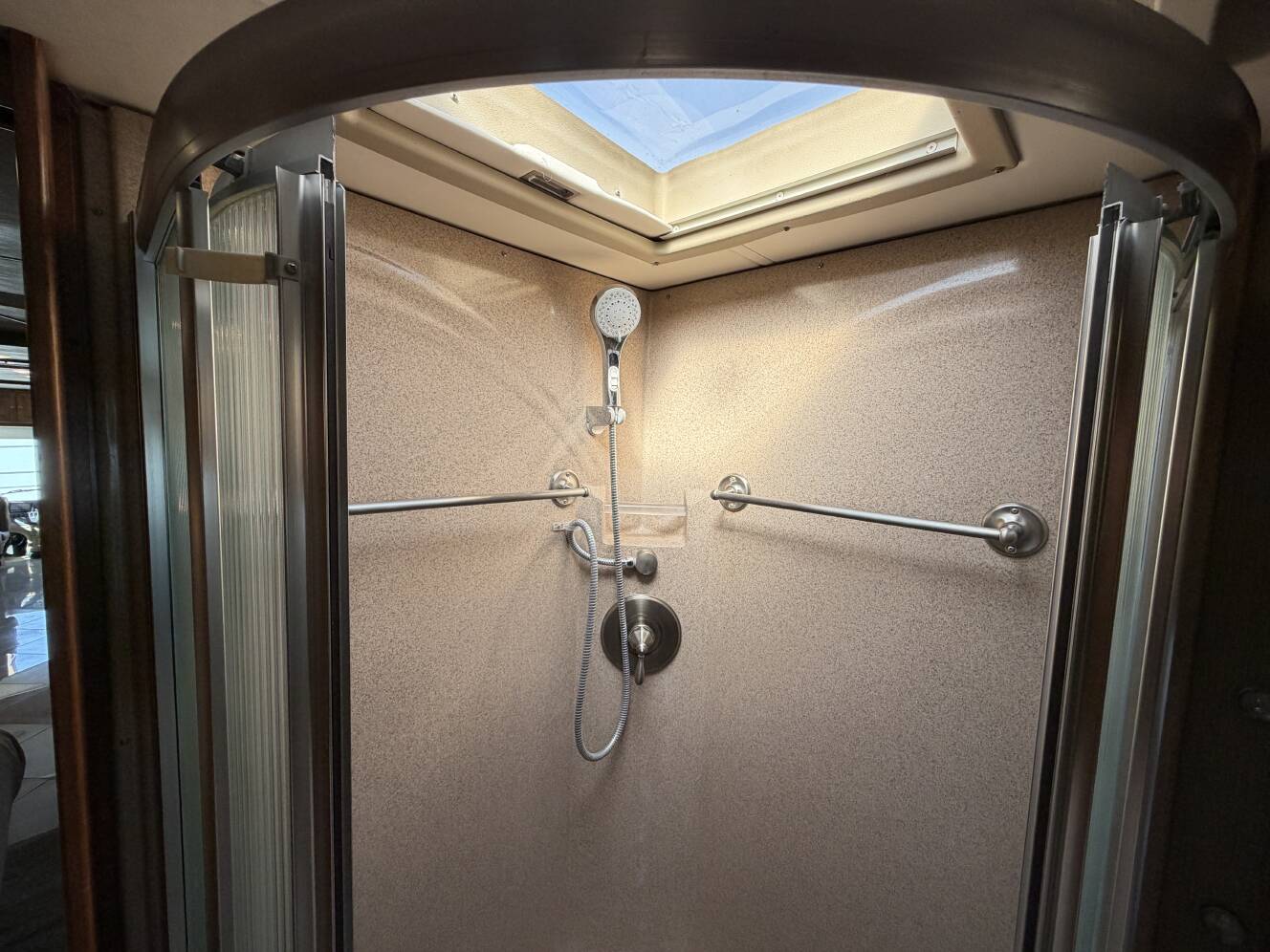 A photo of this 2013 Tiffin PHAETON 40QBH