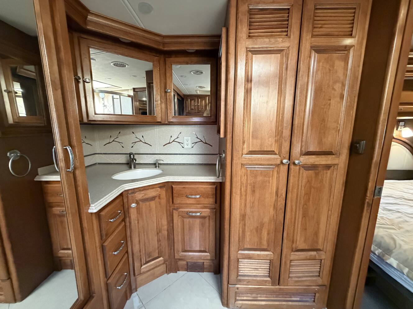 A photo of this 2013 Tiffin PHAETON 40QBH