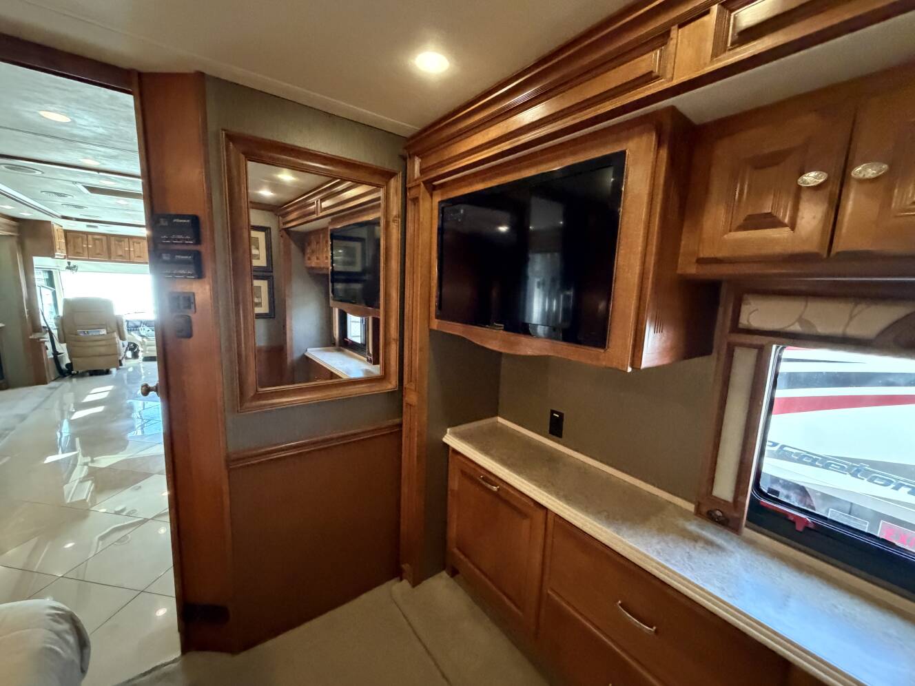 A photo of this 2013 Tiffin PHAETON 40QBH
