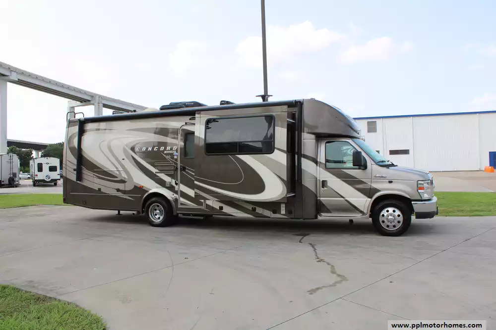 2017 Coachmen CONCORD 300TS in houston TX