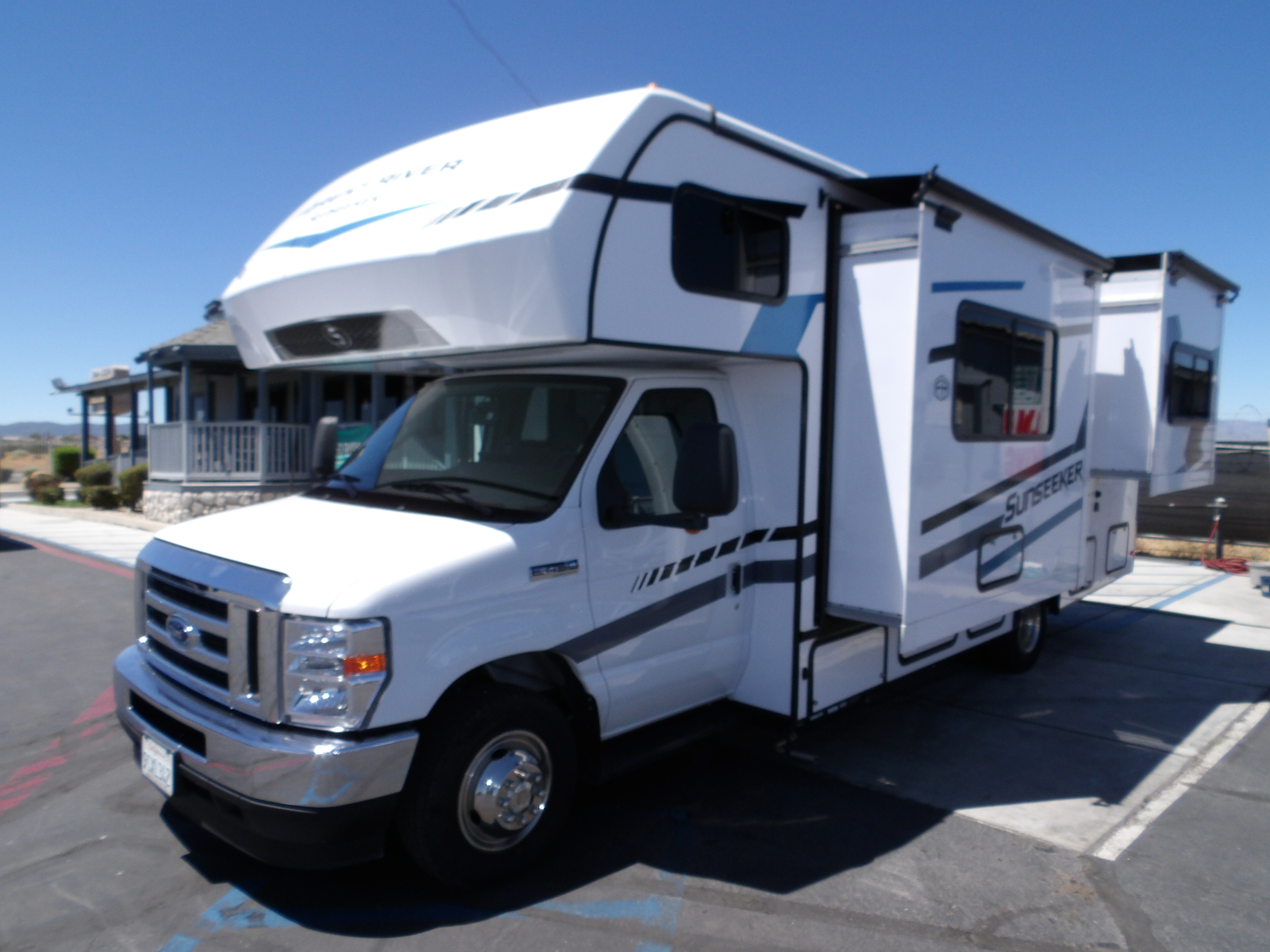 2025 Forest River SUNSEEKER 2440DS in hesperia CA