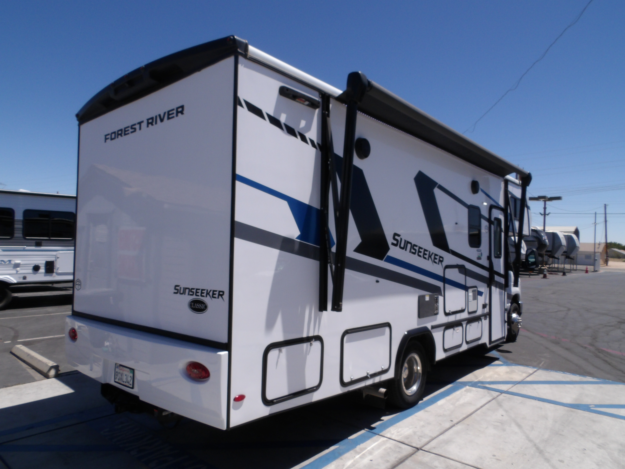 2025 Forest River SUNSEEKER 2440DS in hesperia CA